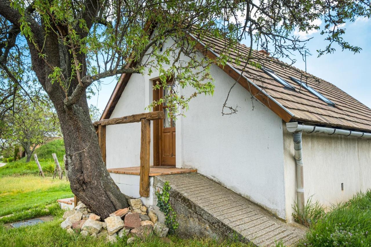 Tagyon Birtok Mandula Apartmanhaz Buitenkant foto