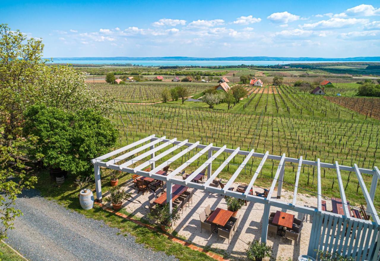 Tagyon Birtok Mandula Apartmanhaz Buitenkant foto