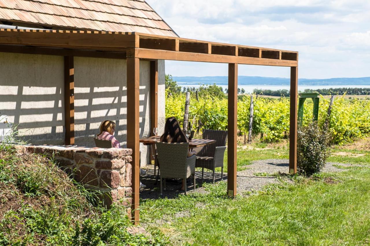 Tagyon Birtok Mandula Apartmanhaz Buitenkant foto